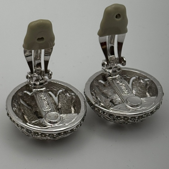 1970s Vintage Ciner clip-on earrings - Picture 5 of 12